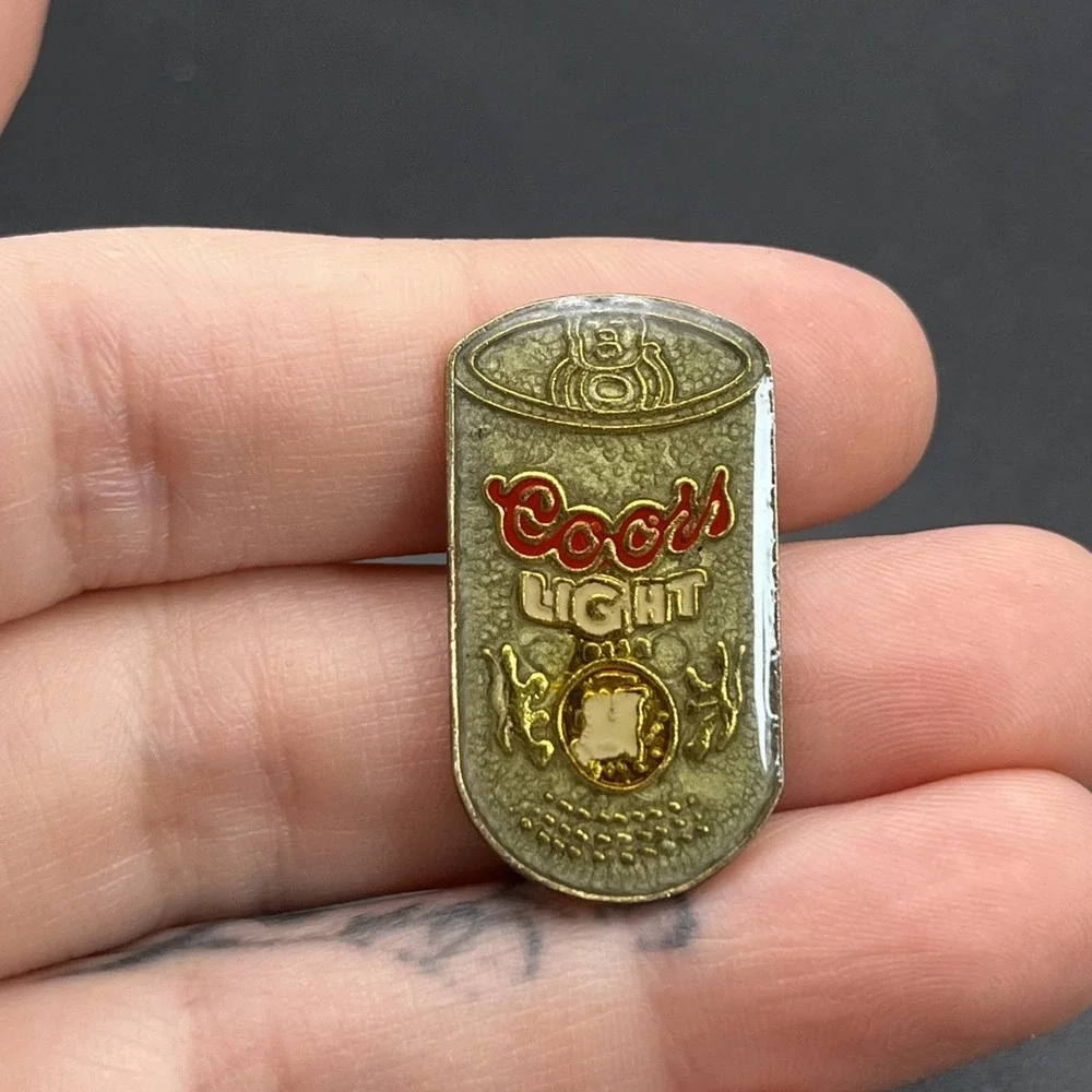 Vintage Coors Light Beer Can Alcohol Lapel Hat‎ Pin
